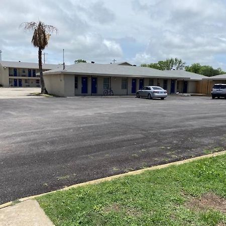 Texas Inn Seguin Ngoại thất bức ảnh