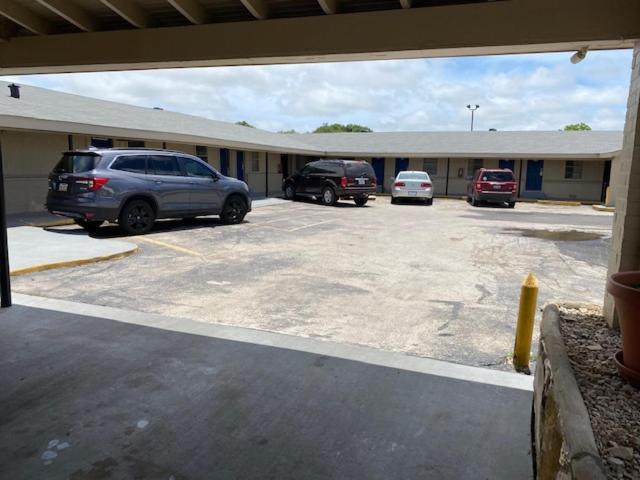 Texas Inn Seguin Ngoại thất bức ảnh